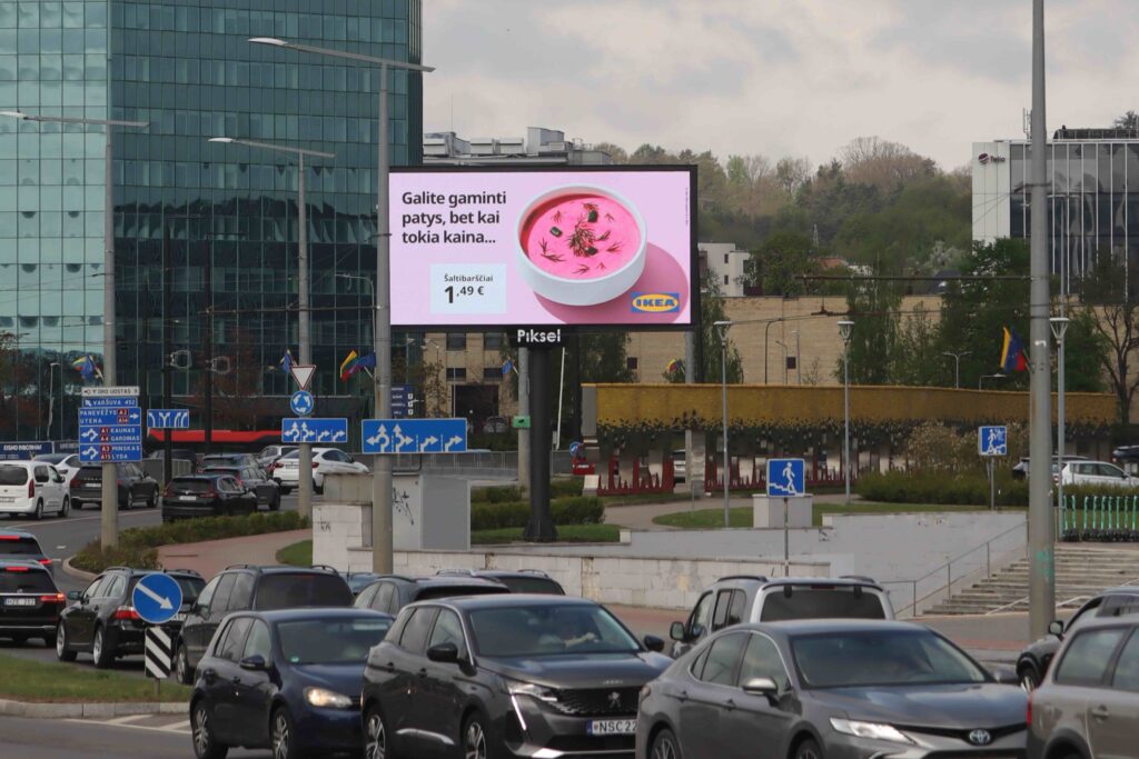 Lauko LED ekranas Vilniuje šalia Panoramos prekybos centro