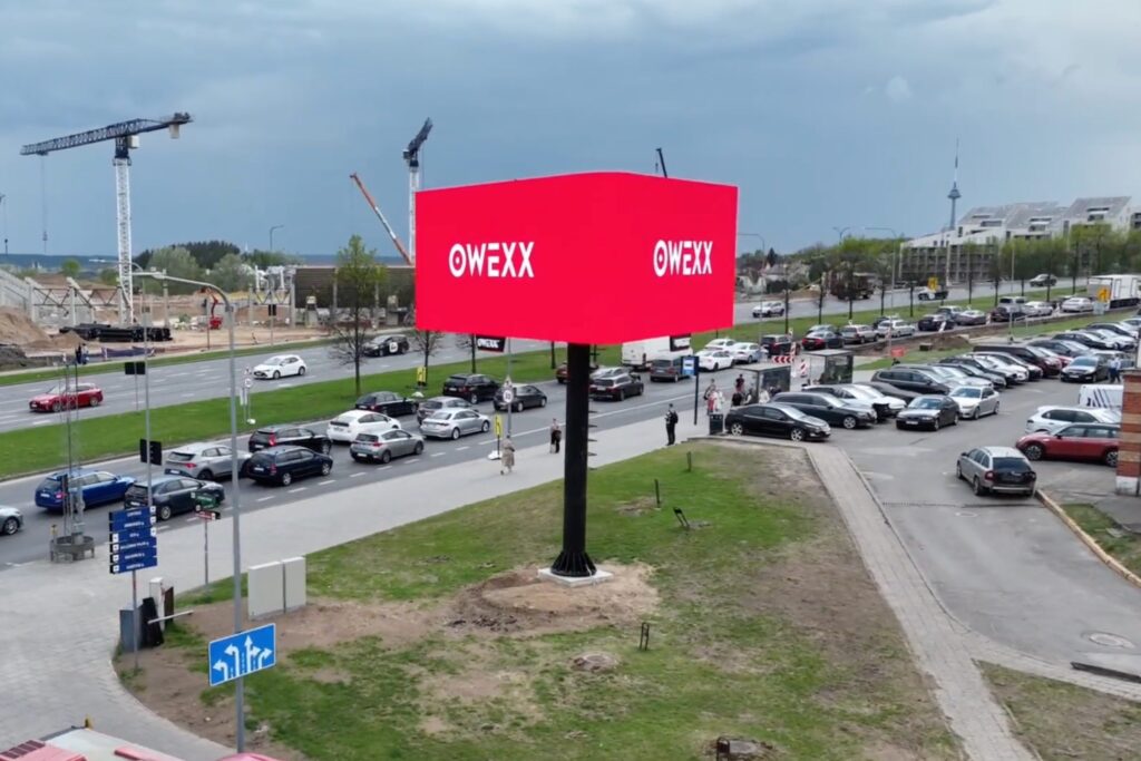 LED reklaminis ekranas prie Akropolio prekybos centro Vilniuje